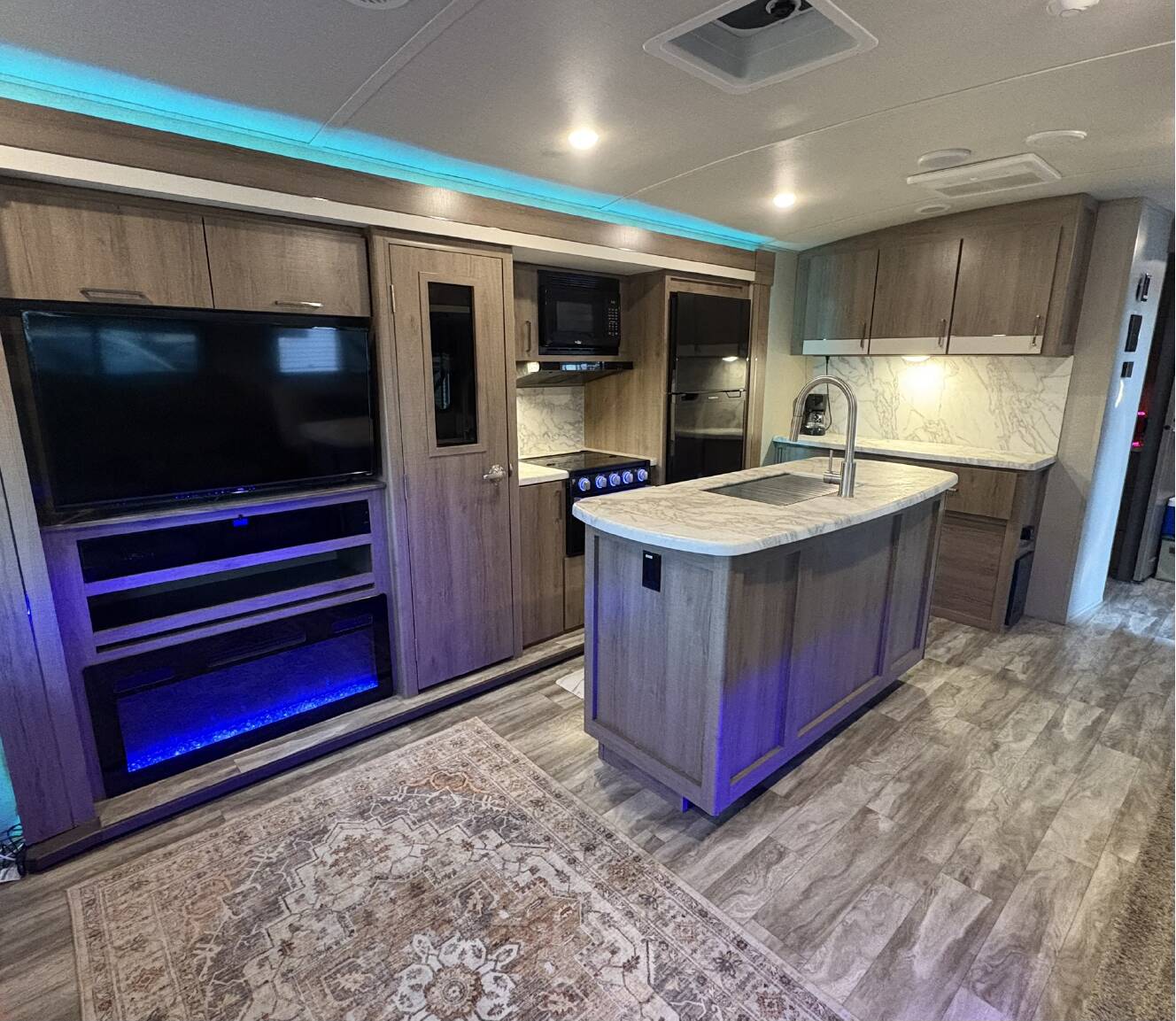 A photo of this 2022 Grand Design IMAGINE 2970RL