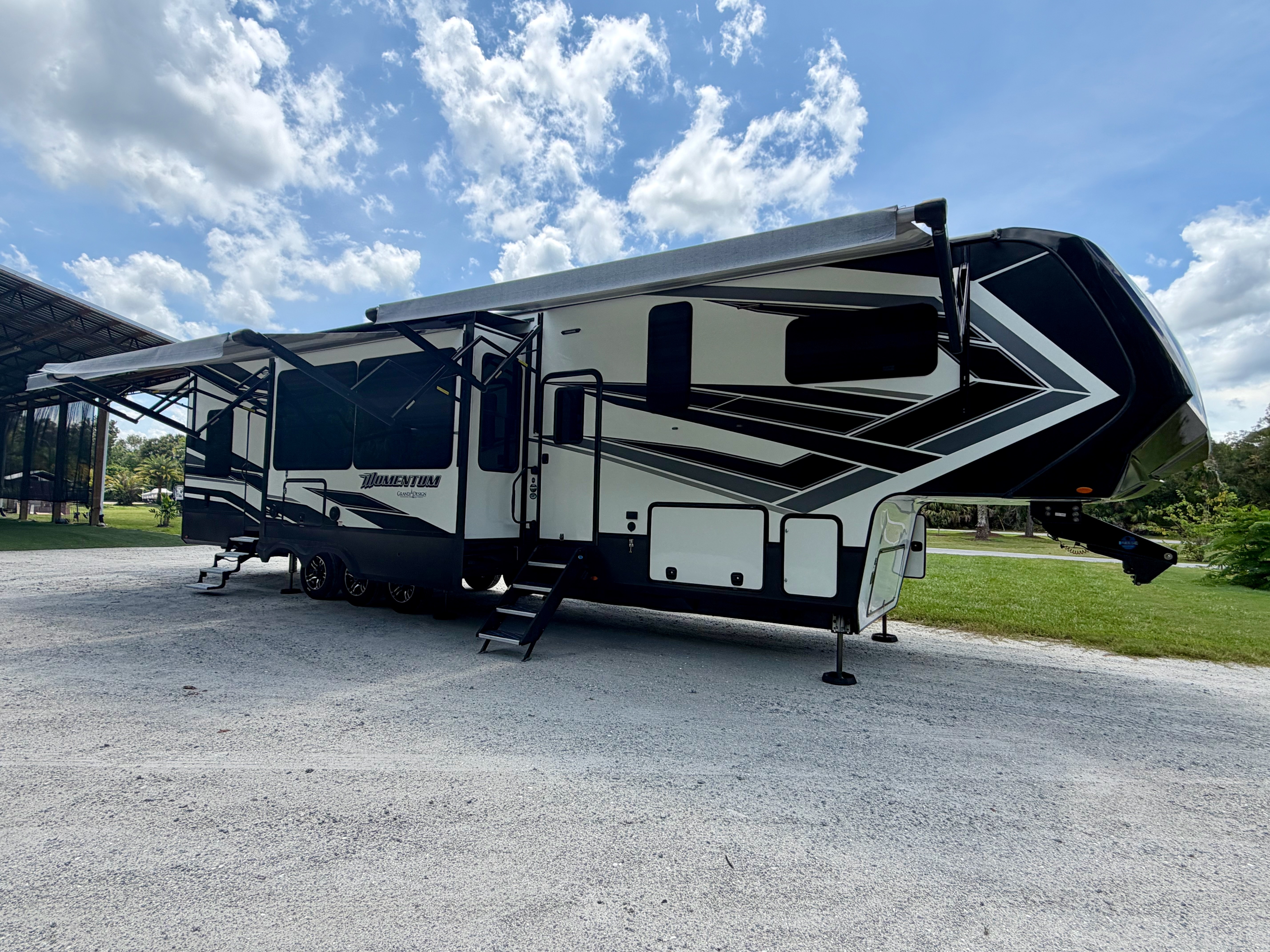 2021 Grand Design MOMENTUM 397TH RV