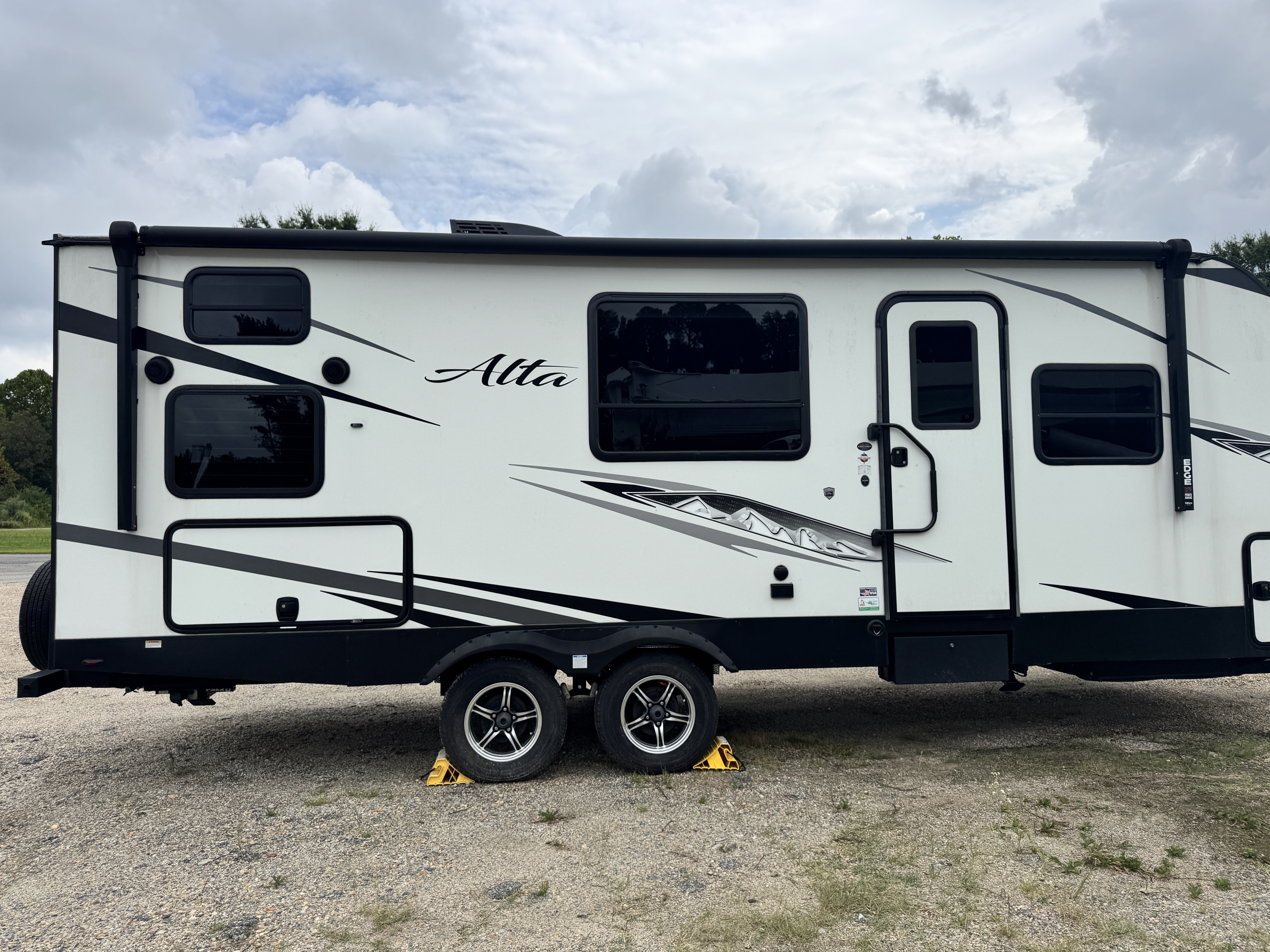 2022 East To West ALTA 2100MBH RV