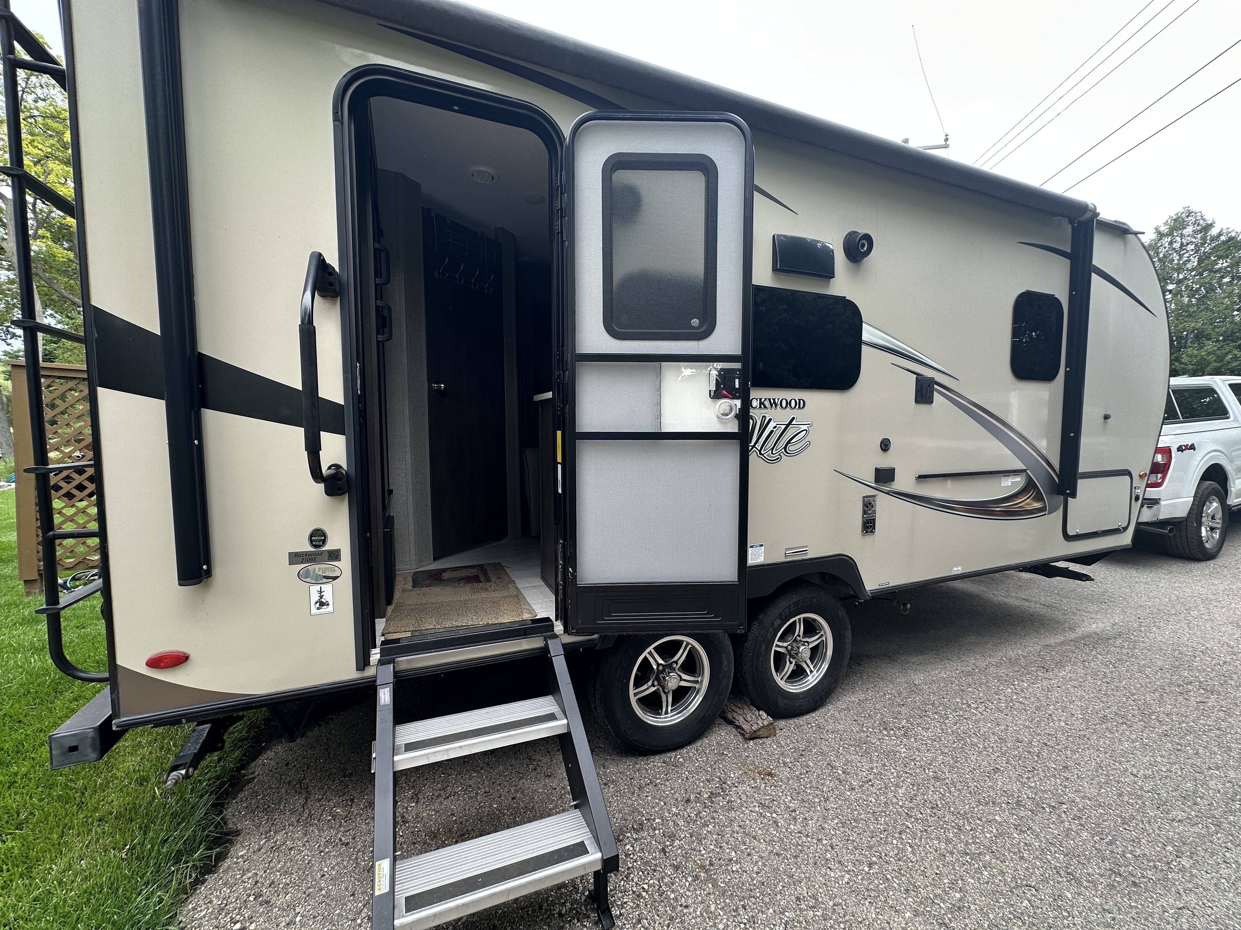 2019 Forest River ROCKWOOD MINI LITE 2109S RV
