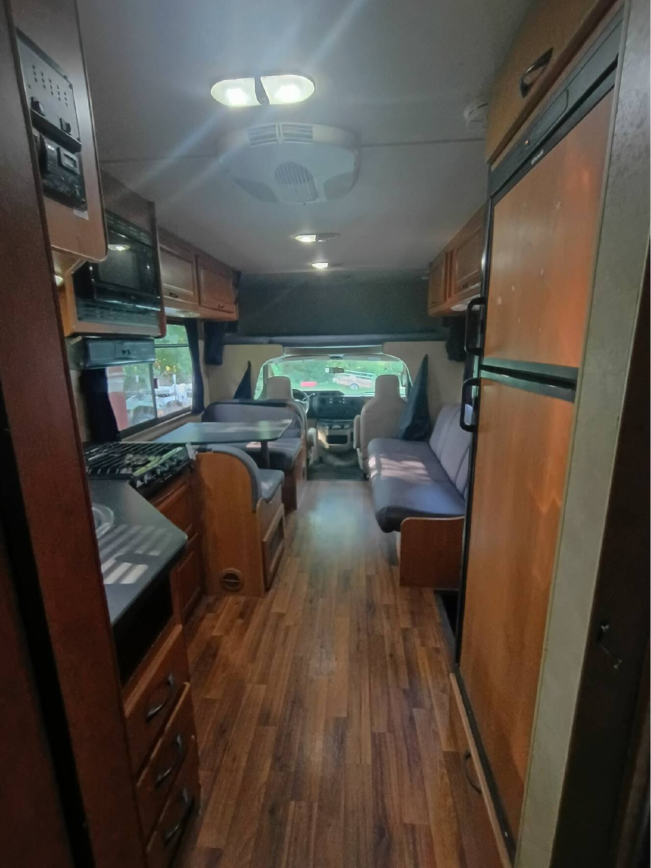 A photo of this 2014 Thor Motor Coach FOUR WINDS MAJESTIC 28A