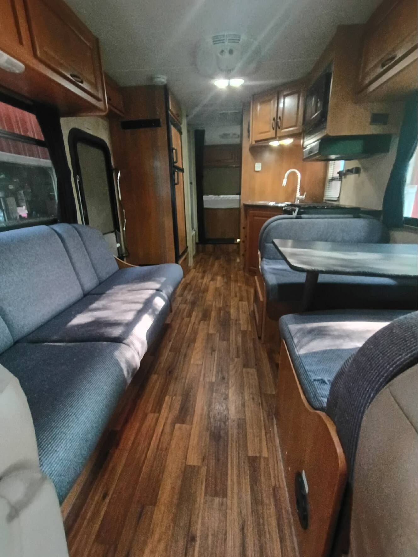 A photo of this 2014 Thor Motor Coach FOUR WINDS MAJESTIC 28A