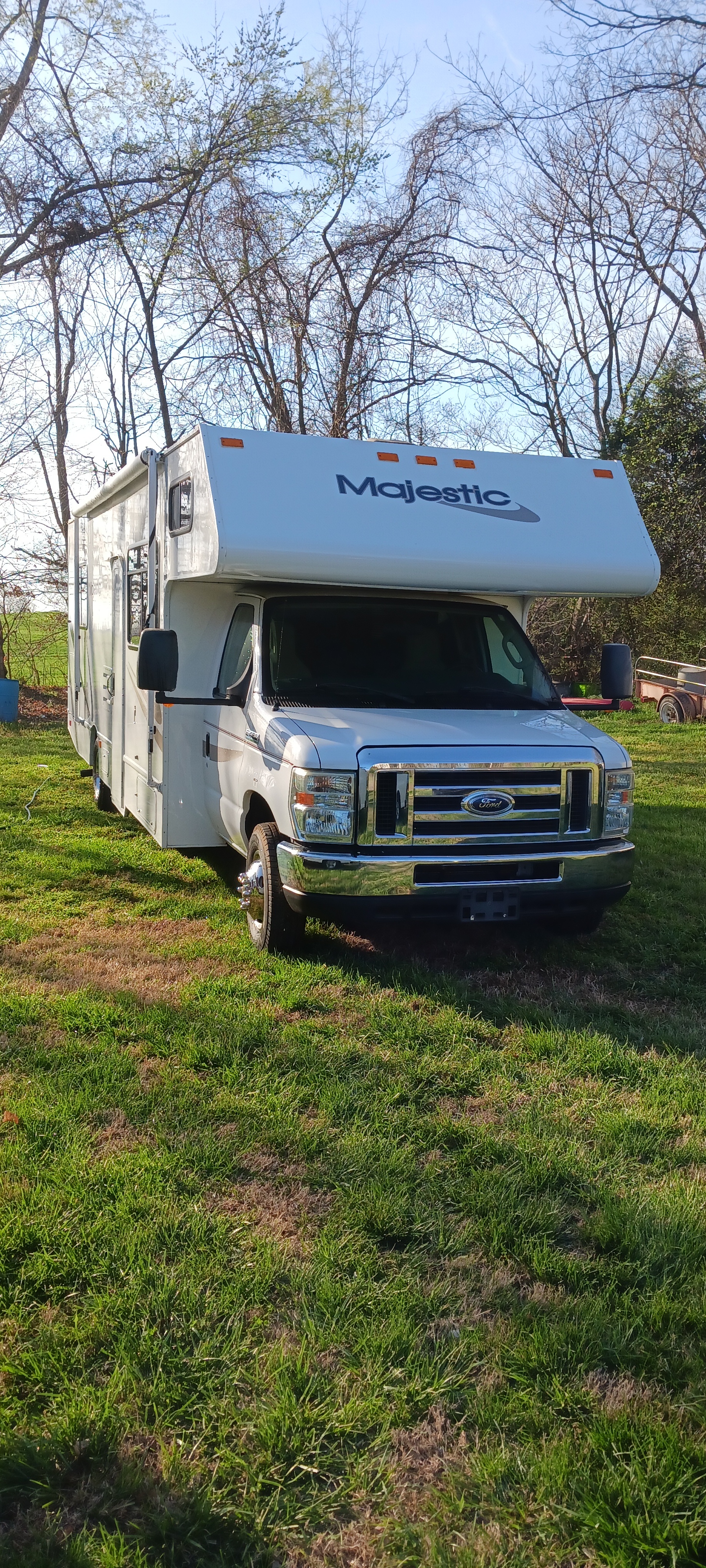 2014 Thor Motor Coach FOUR WINDS MAJESTIC 28A in adairville KY