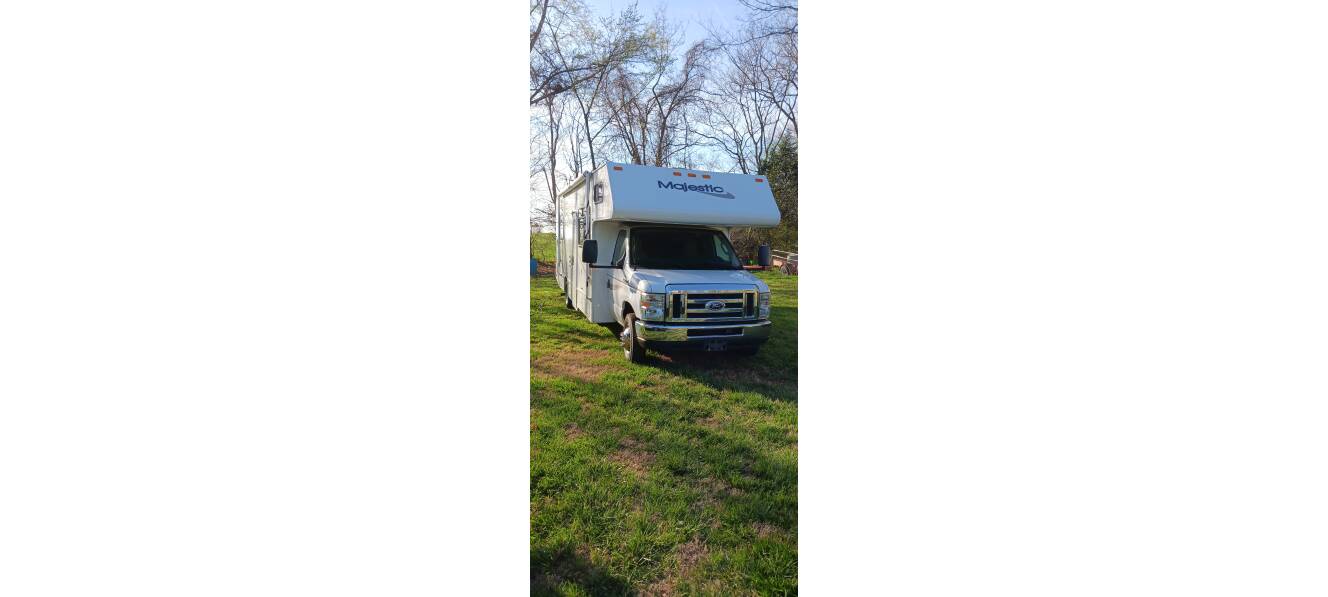 A photo of this 2014 Thor Motor Coach FOUR WINDS MAJESTIC 28A