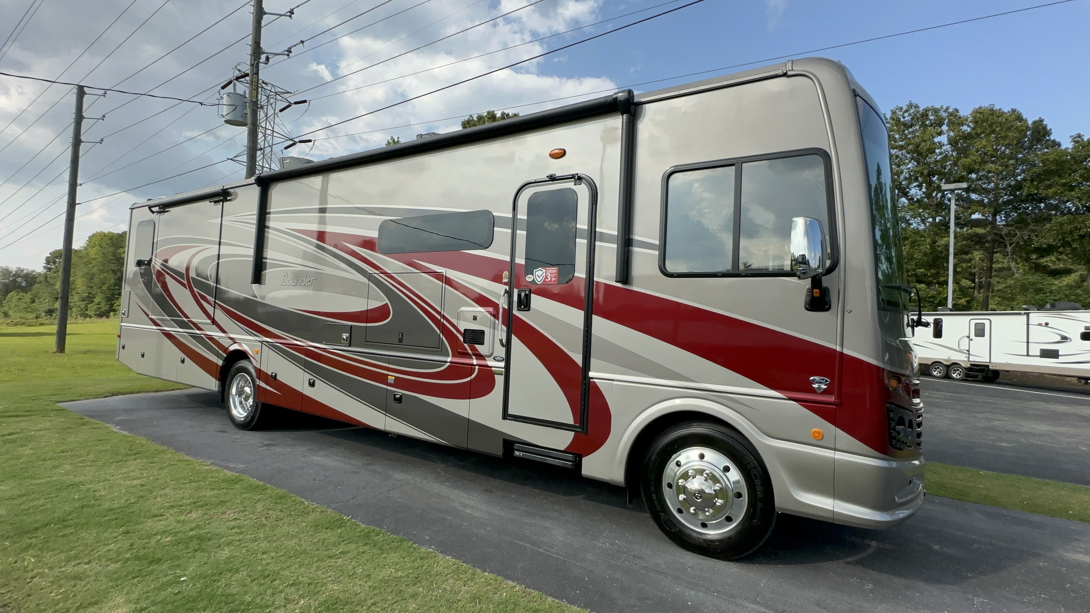 2023 Fleetwood BOUNDER 36F RV