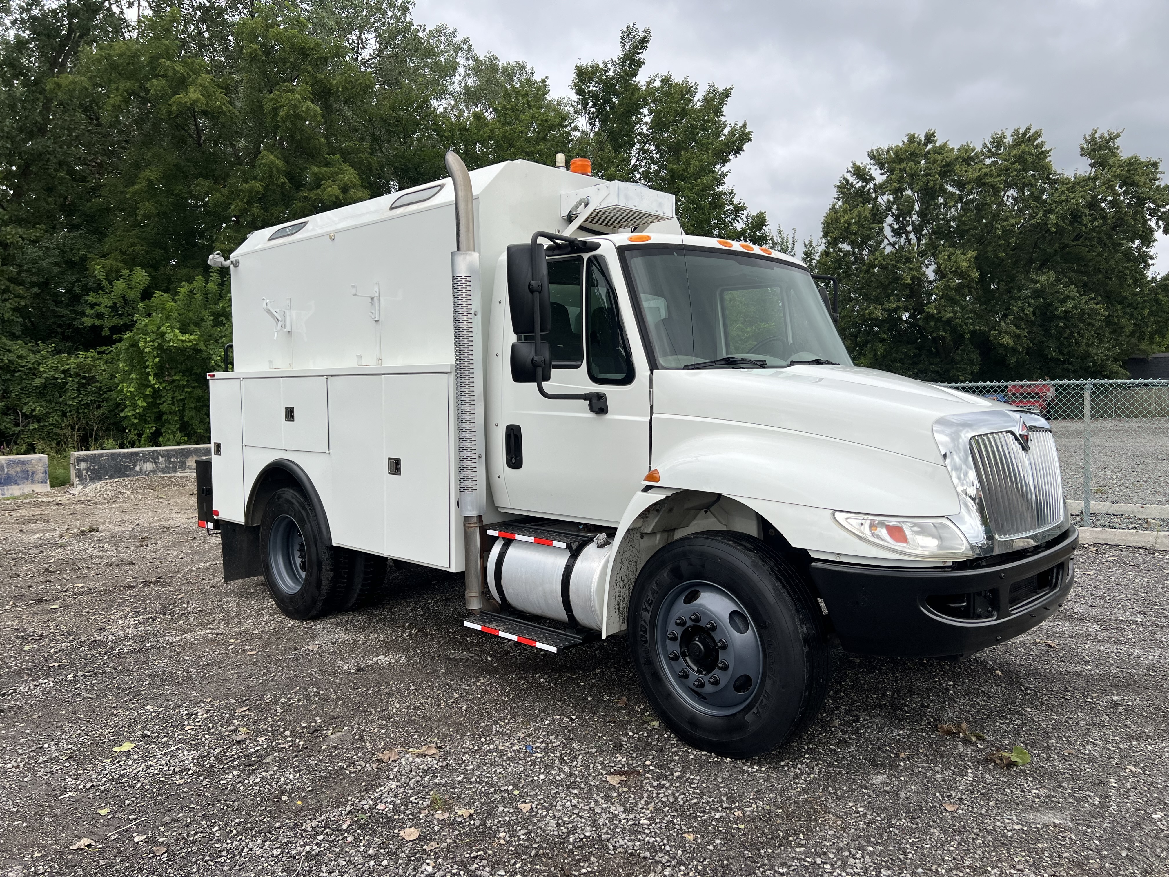 2016 INTERNATIONAL 4300 in Chicago, IL