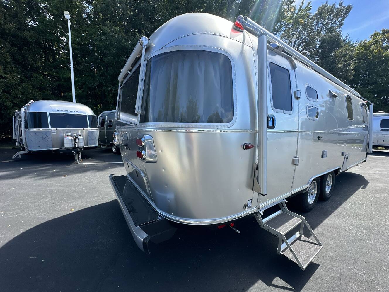 A photo of this 2026 Airstream Globetrotter 27FBQ