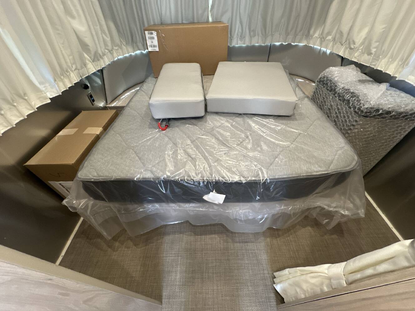 A photo of this 2026 Airstream Globetrotter 27FBQ