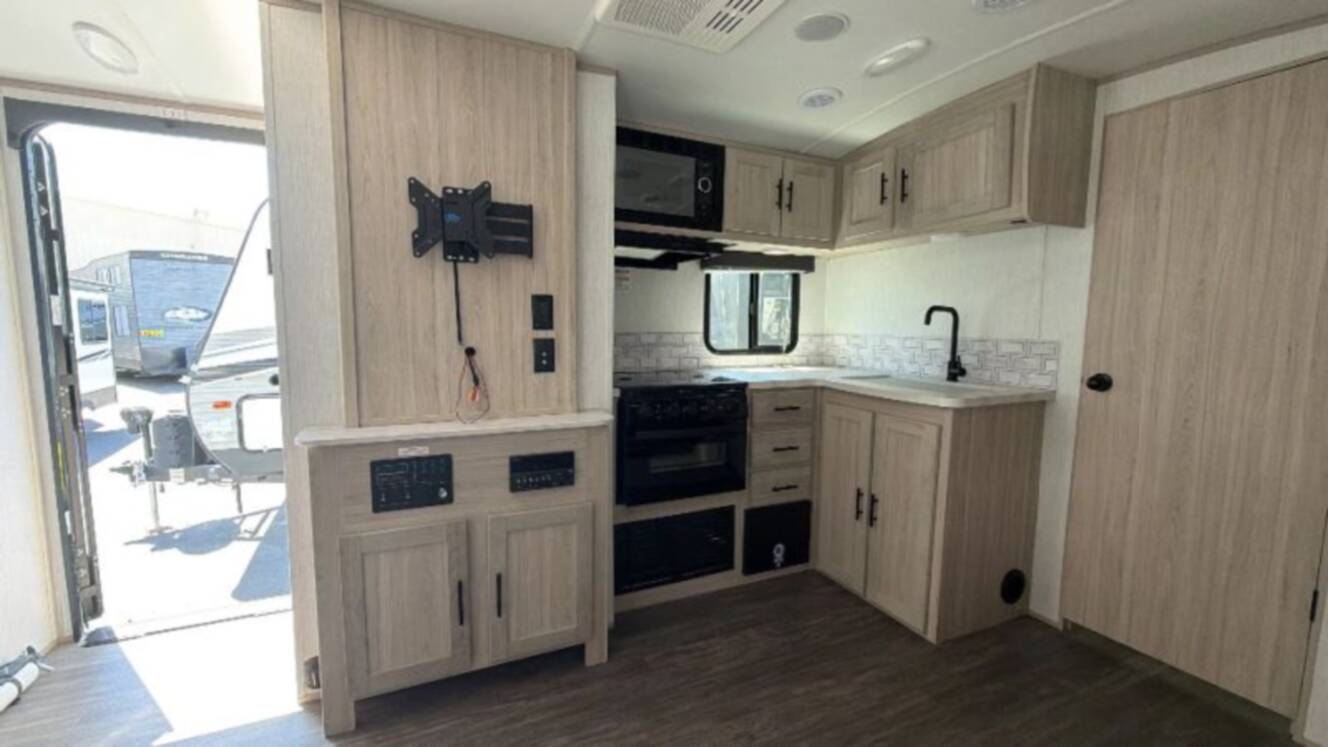 A photo of this 2023 Cruiser Rv Shadow Cruiser West S239RBS