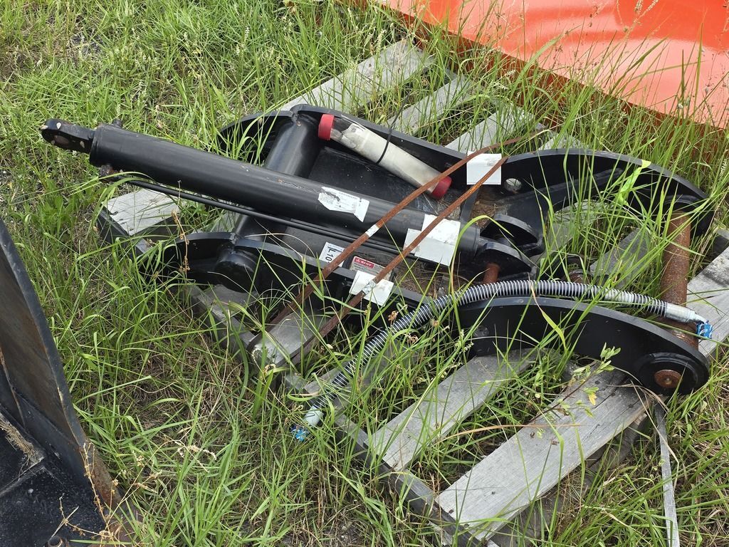 SANY® Hydraulic Thumb for SY75/SY80 in Live Oak, FL