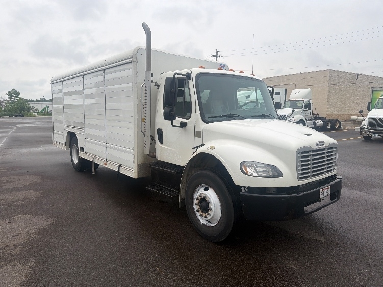 2019 FREIGHTLINER BUSINESS CLASS M2 106 in Middlefield, OH