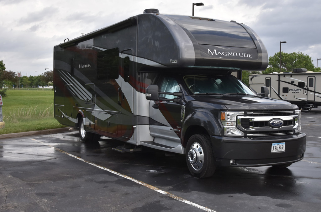 2021 Thor Motor Coach Magnitude SV34 in omaha NE