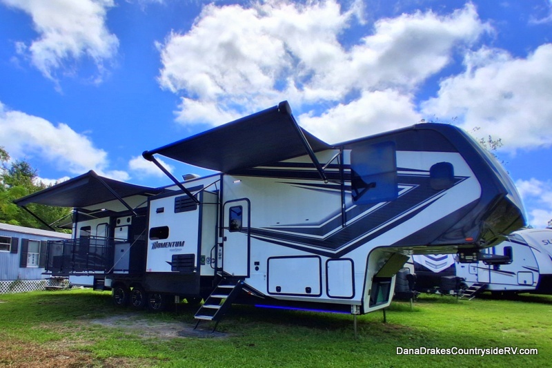 2023 Grand Design MOMENTUM 399TH in green cove springs FL