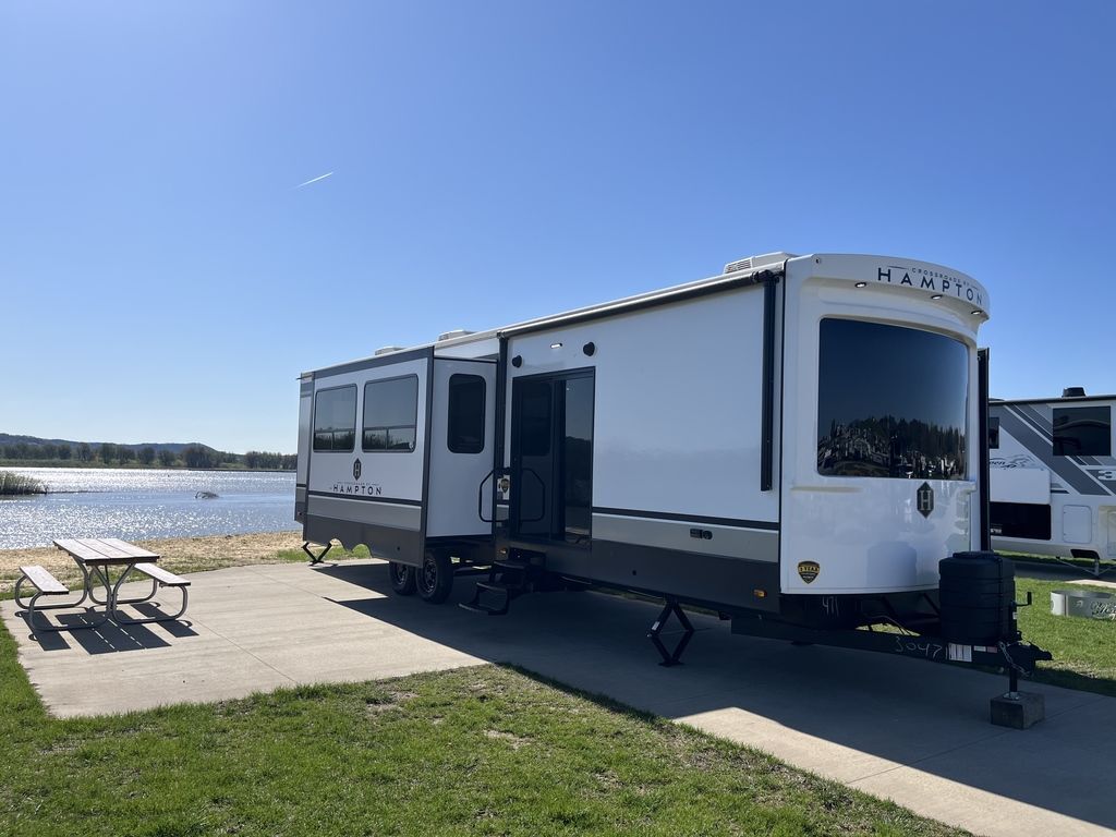 2024 Crossroads Rv Hampton HP378DBB RV