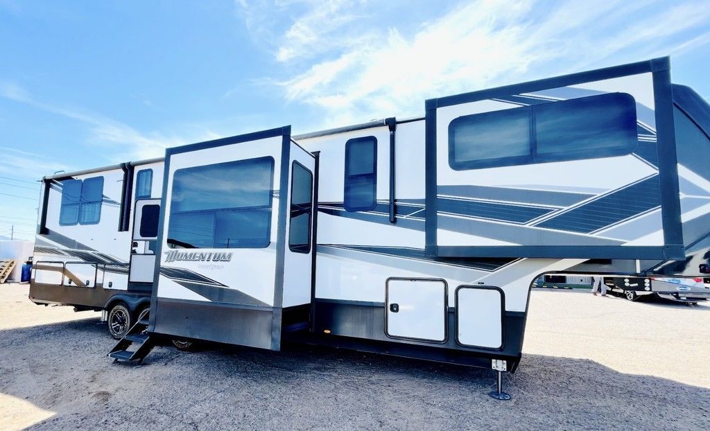 2021 Grand Design Momentum 376THS Travel Trailer Toy Hauler RV