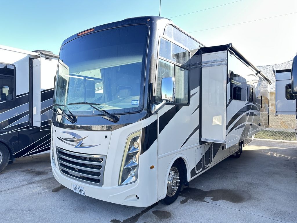 2021 Thor Motor Coach Hurricane 29M RV