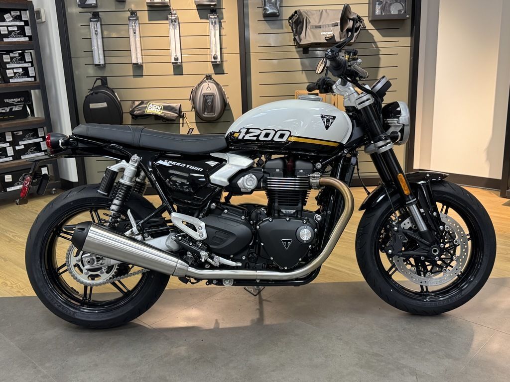 2026 Triumph Speed Twin 1200 Crystal White/Sapphire Black in Knoxville, TN