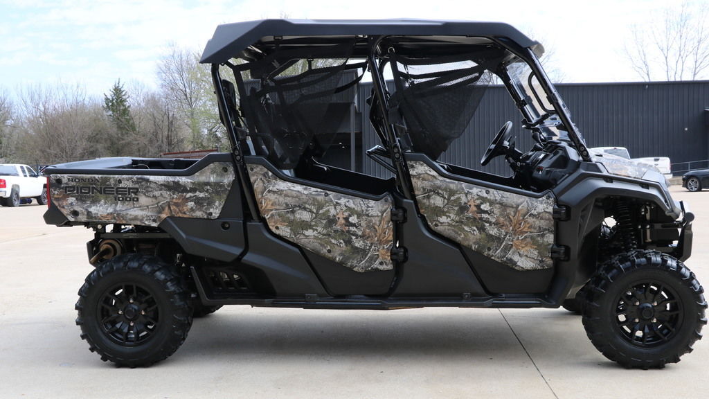 2025 Honda® Pioneer 1000-6 Deluxe Crew TrueTimber Atera Camo in paris TX