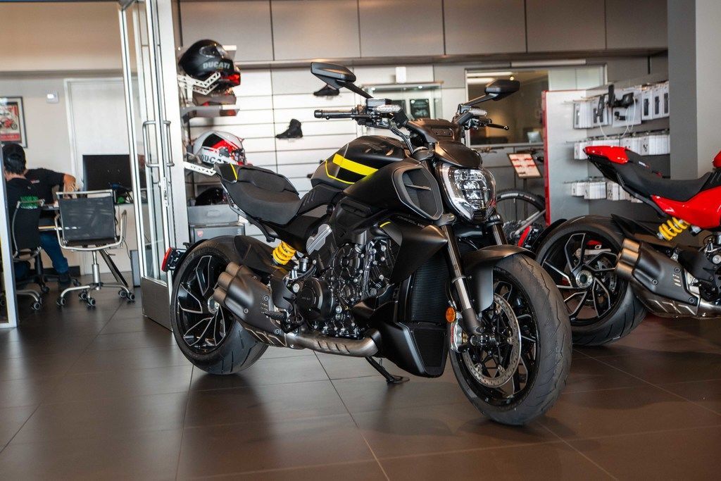 2026 Ducati DIAVEL V4 V4 in Costa Mesa, CA