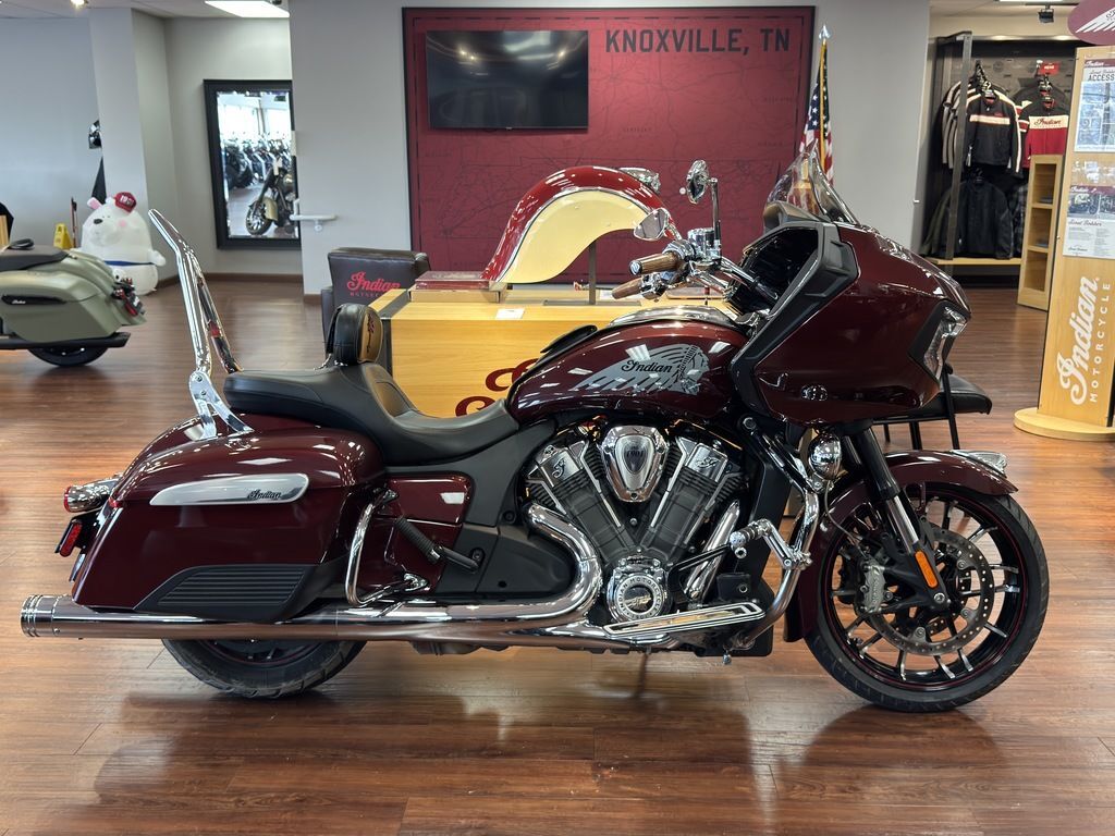 2022 Indian Motorcycle® Challenger® Limited Maroon Metallic LIMITED in Knoxville, TN