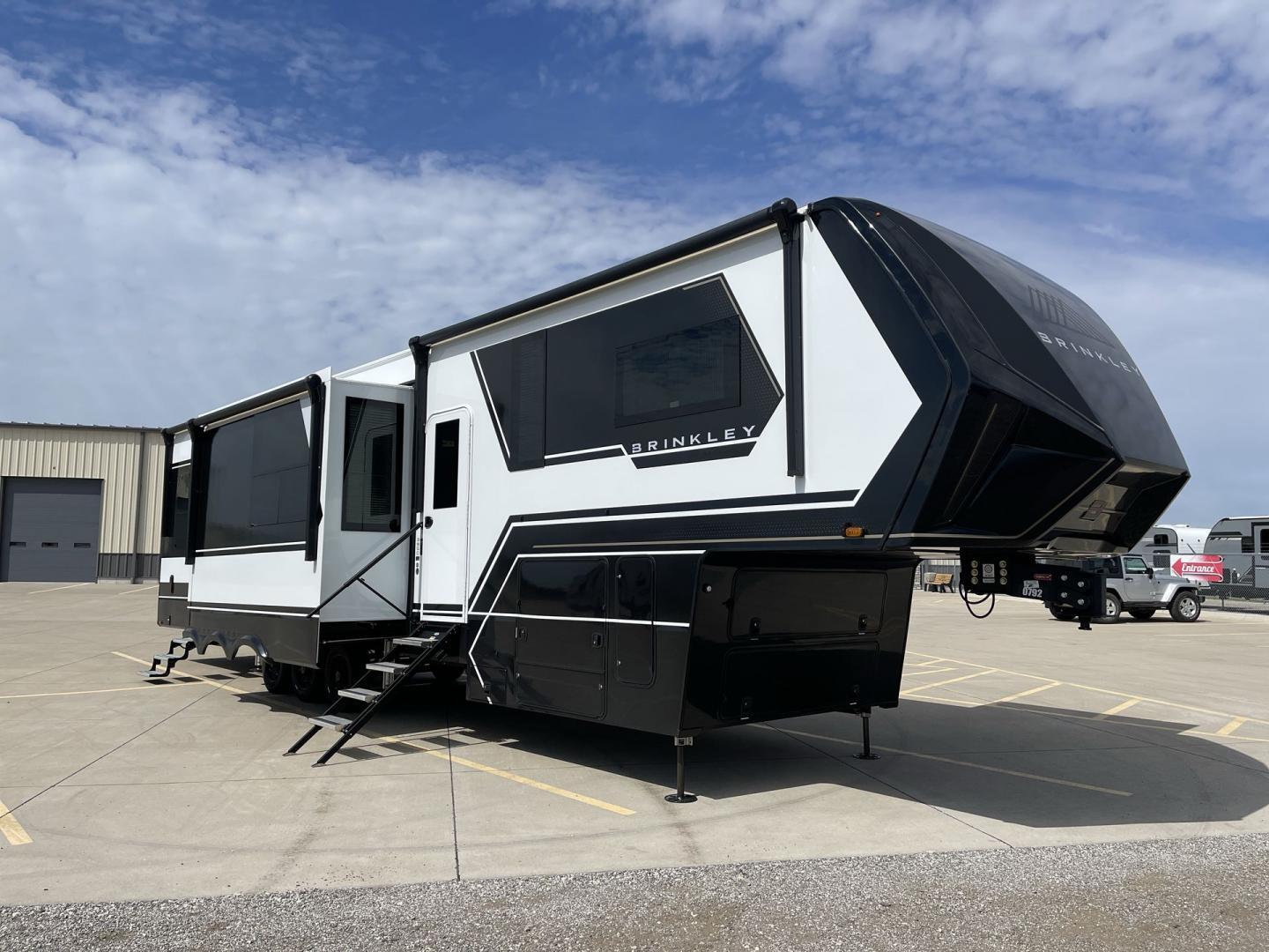 2027 Brinkley Rv Model G 3950 in blue grass IA