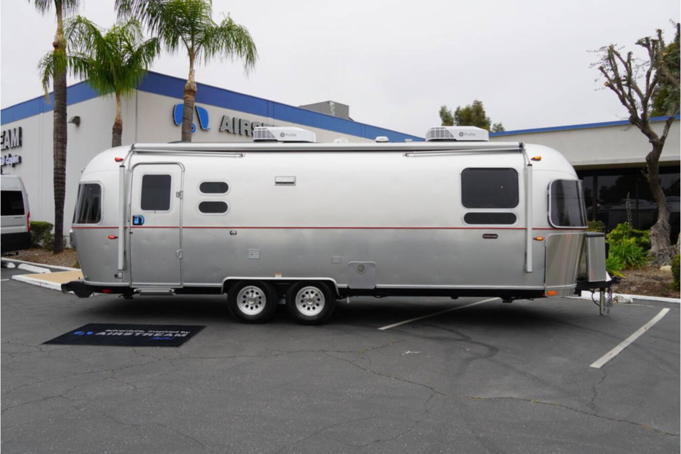 A photo of this 2026 Airstream Stetson*6666 27FBQ