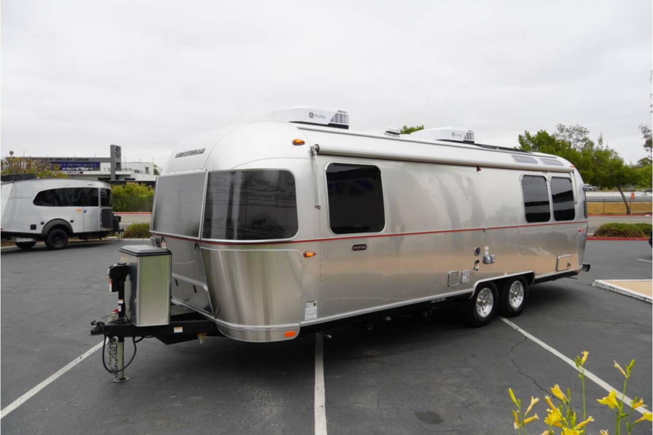 A photo of this 2026 Airstream Stetson*6666 27FBQ