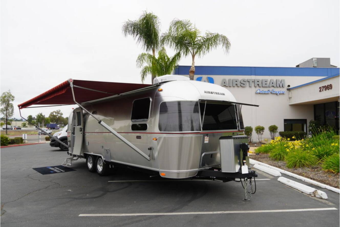 A photo of this 2026 Airstream Stetson*6666 27FBQ