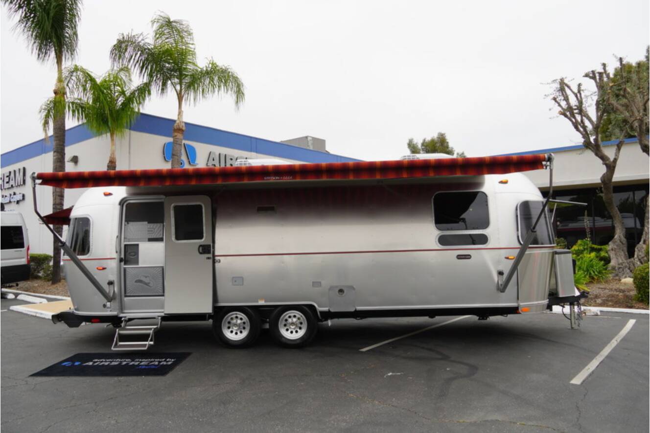 A photo of this 2026 Airstream Stetson*6666 27FBQ