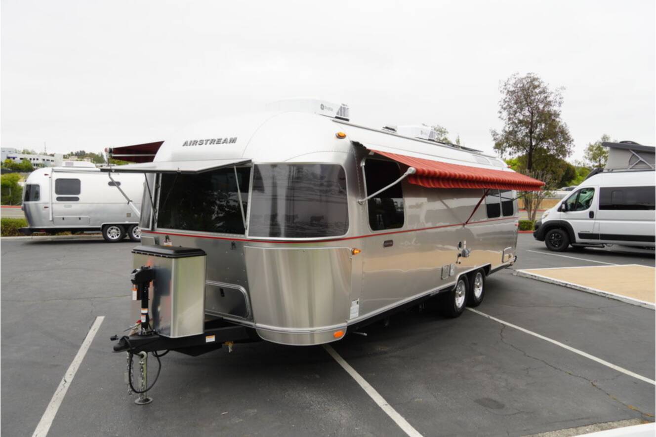 A photo of this 2026 Airstream Stetson*6666 27FBQ