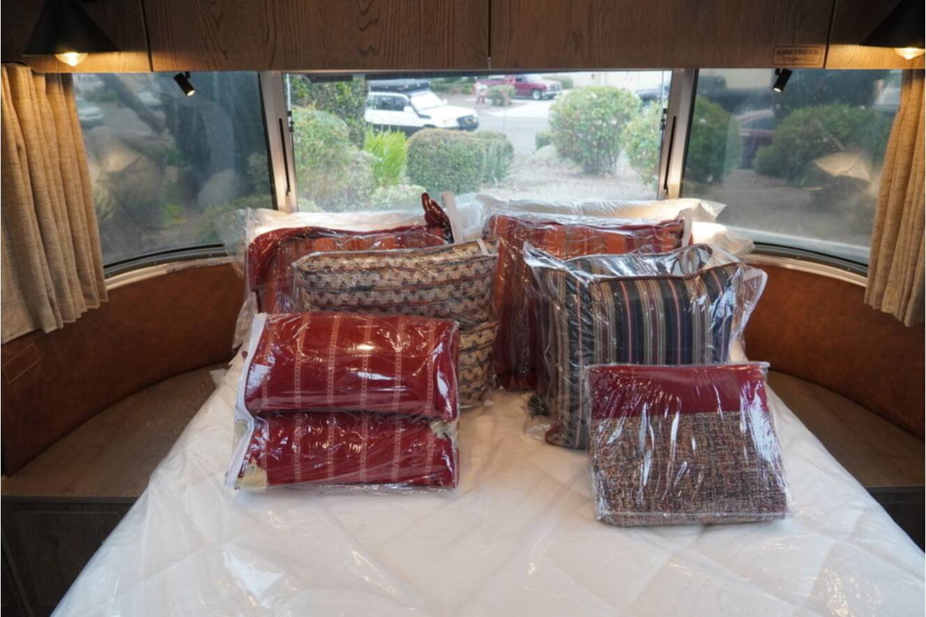 A photo of this 2026 Airstream Stetson*6666 27FBQ