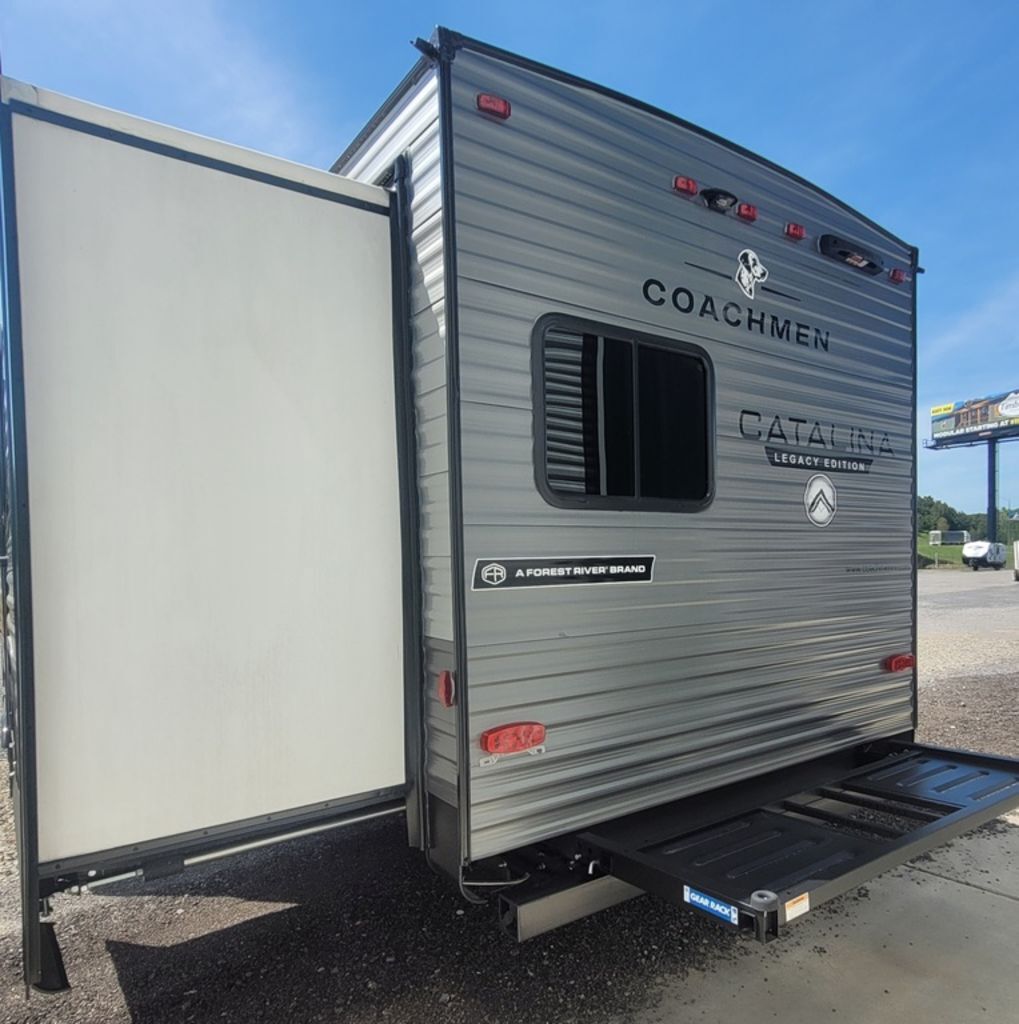 2025 Coachmen Catalina Legacy Edition 343BHTS (2 Queen Beds) in dodge city AL