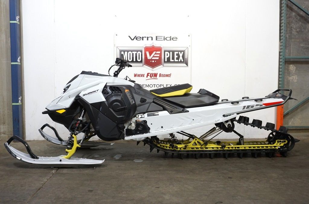2025 Ski-Doo Summit® Adrenaline® with Edge Package 850 E-TEC 165 S 850 E-TEC 165 3.0 in sioux falls SD