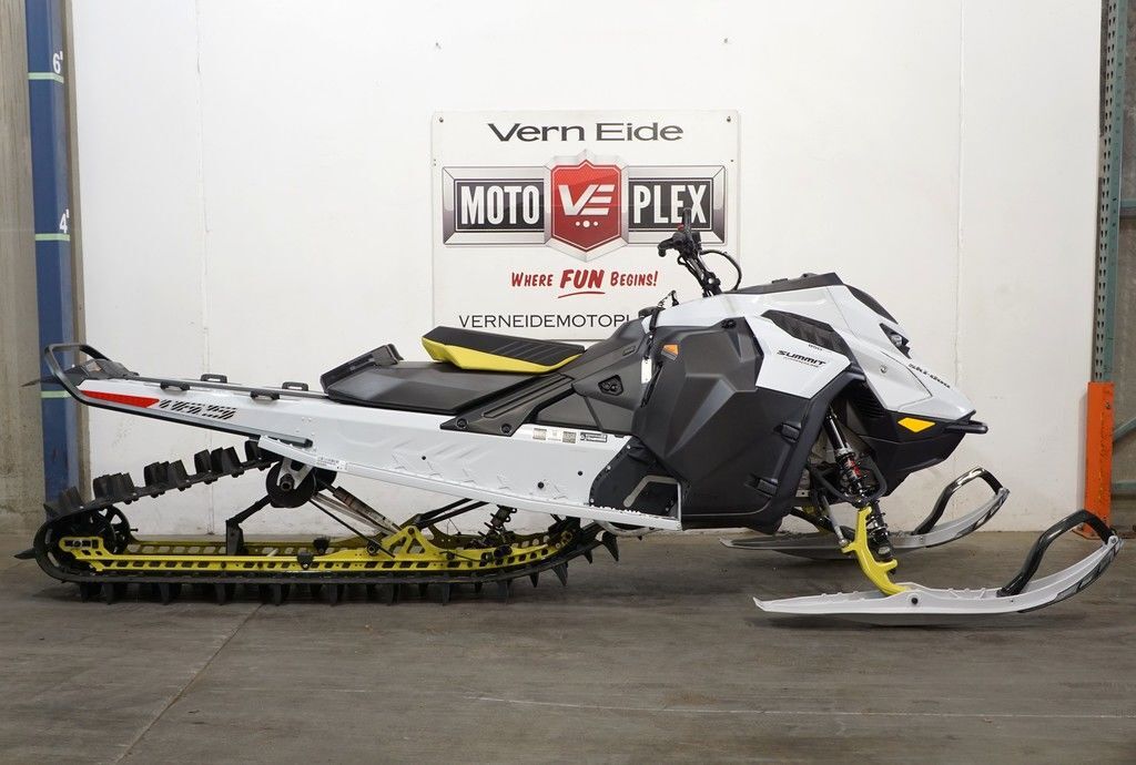 2025 Ski-Doo Summit® Adrenaline® with Edge Package 850 E-TEC 165 S 850 E-TEC 165 3.0 in sioux falls SD