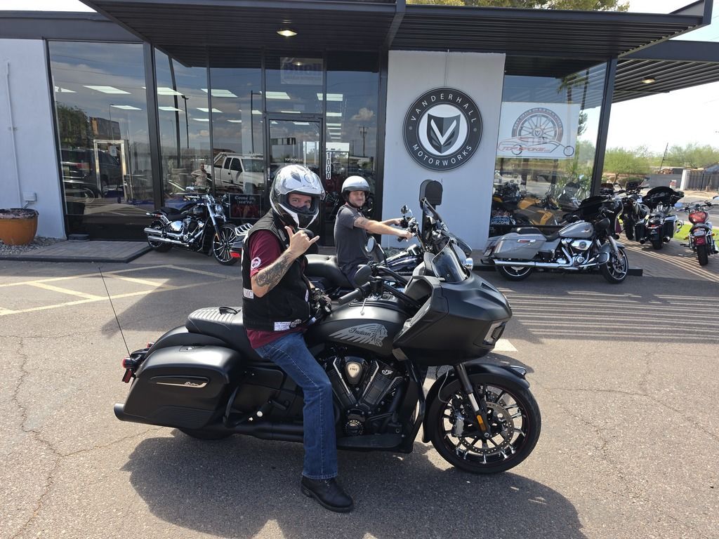 2020 Indian Motorcycle® Challenger Dark Horse Thunder Black Smoke DARK HORSE in Tempe, AZ