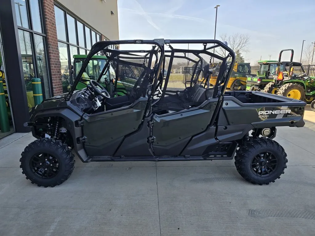 2024 Honda Pioneer 1000-6 Deluxe Crew