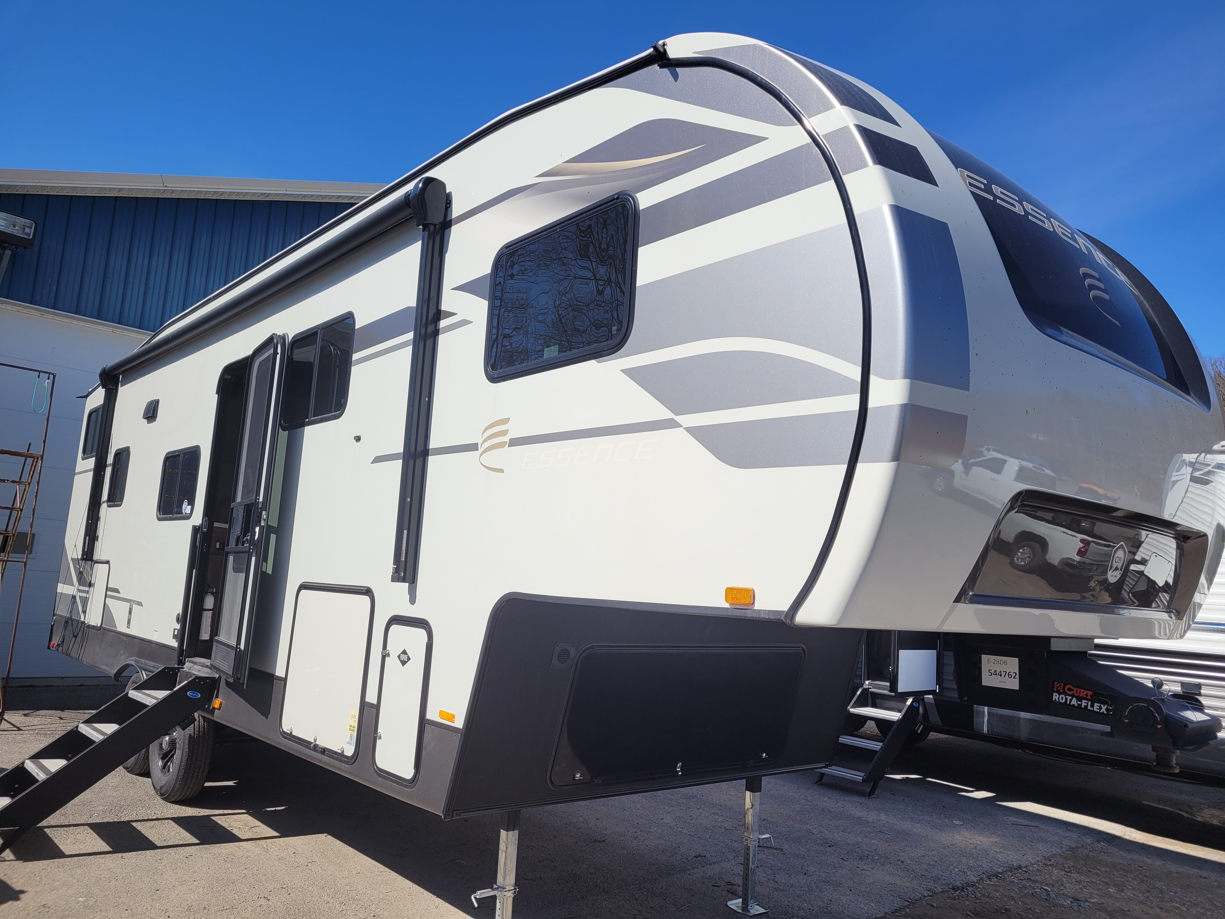 2025 Cruiser Rv Essence E-28DB RV