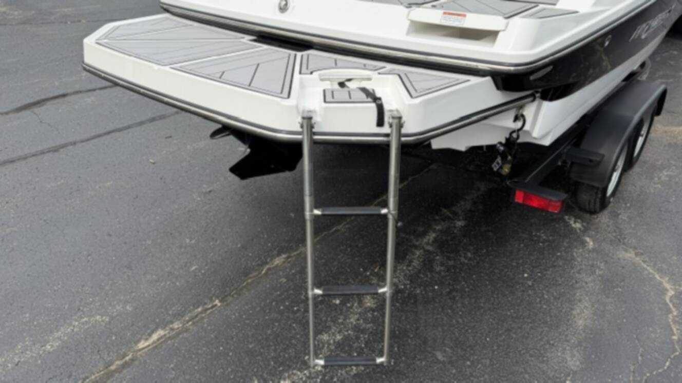 A photo of this 2023 Monterey M-22 Base