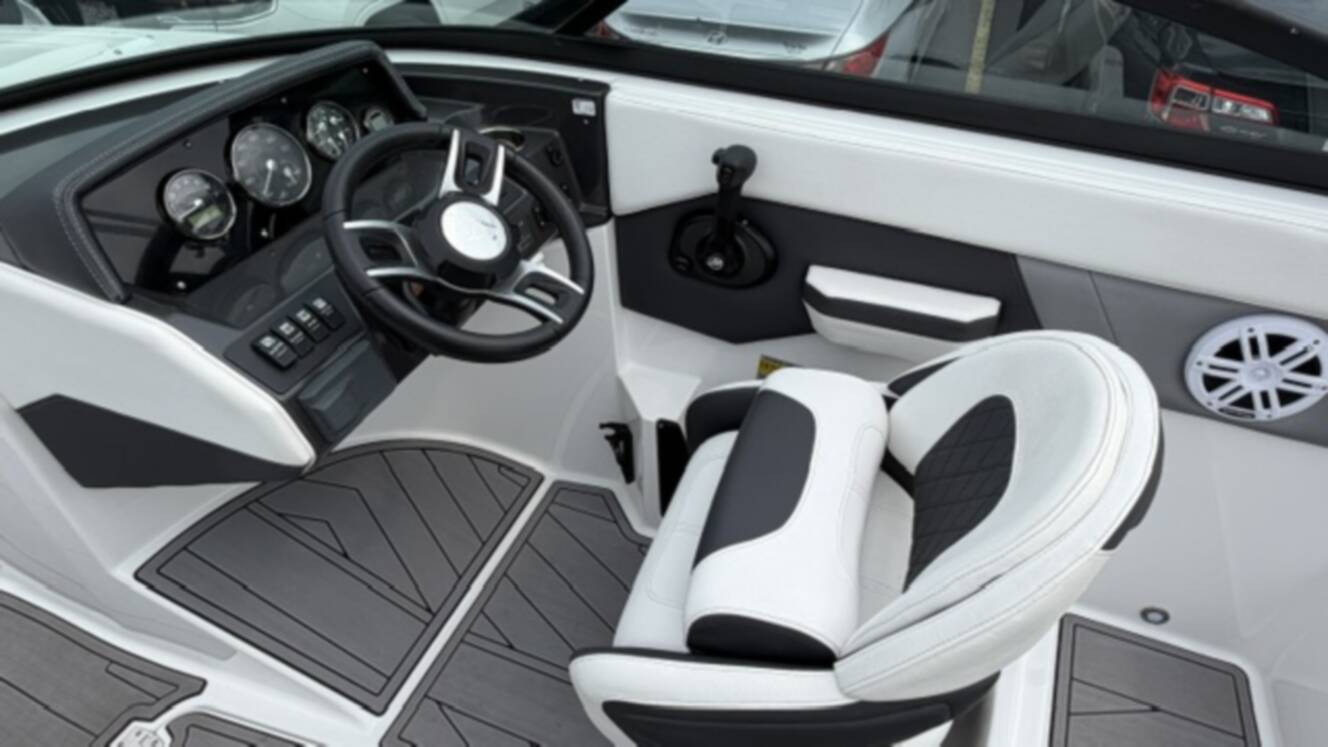 A photo of this 2023 Monterey M-22 Base