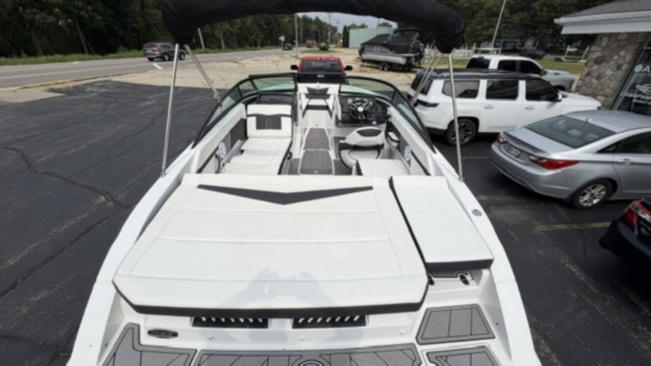 A photo of this 2023 Monterey M-22 Base