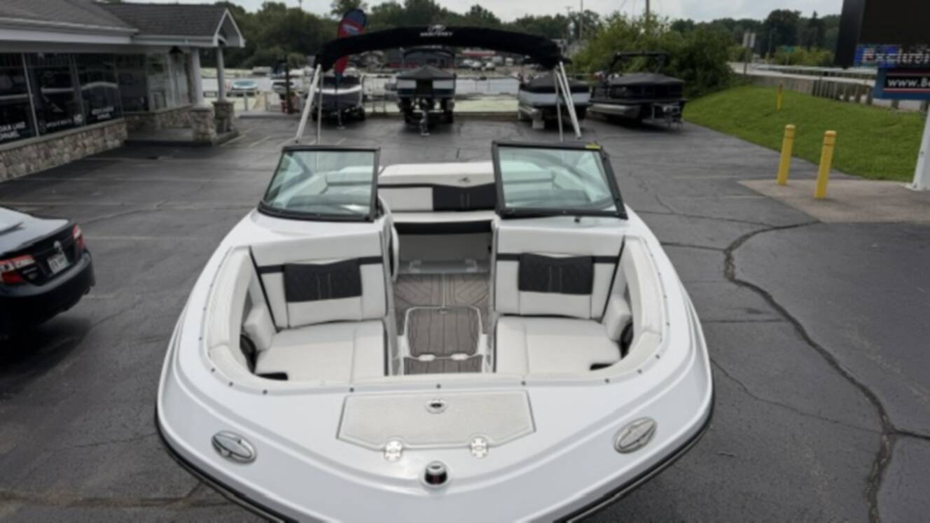 A photo of this 2023 Monterey M-22 Base