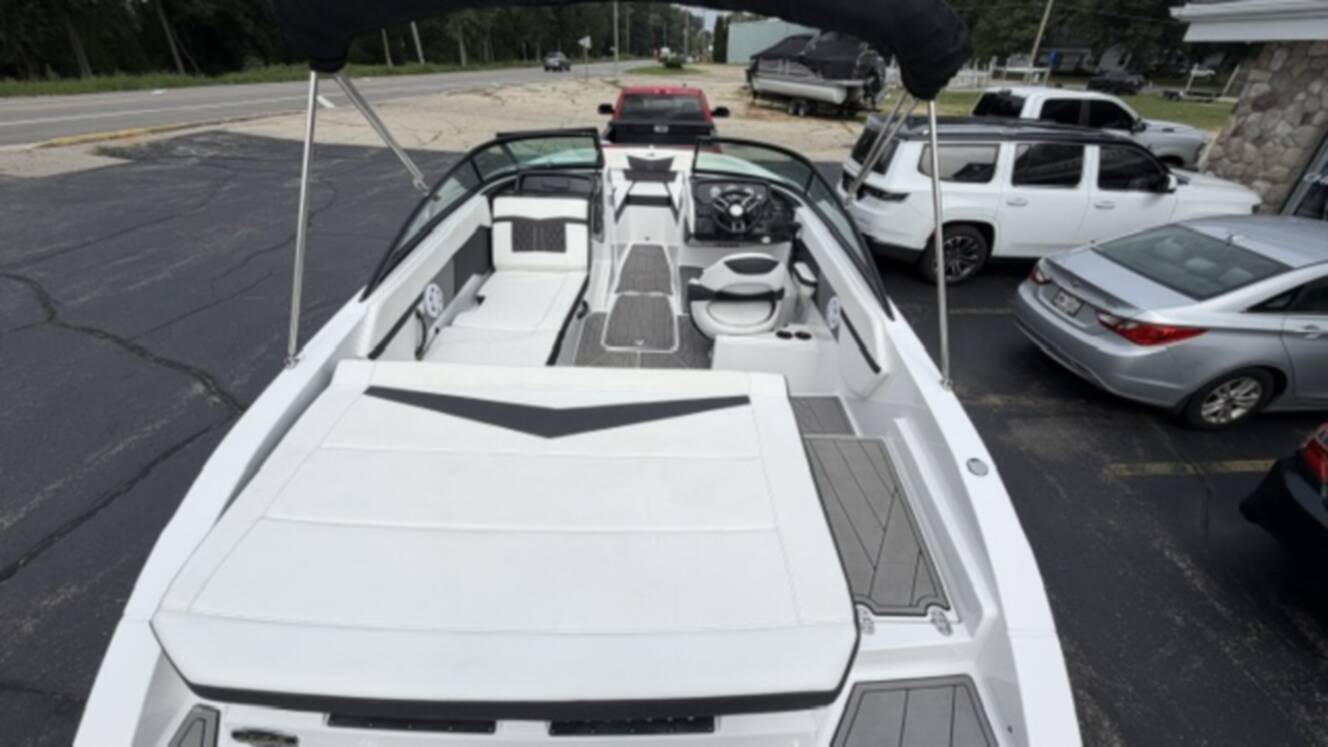 A photo of this 2023 Monterey M-22 Base