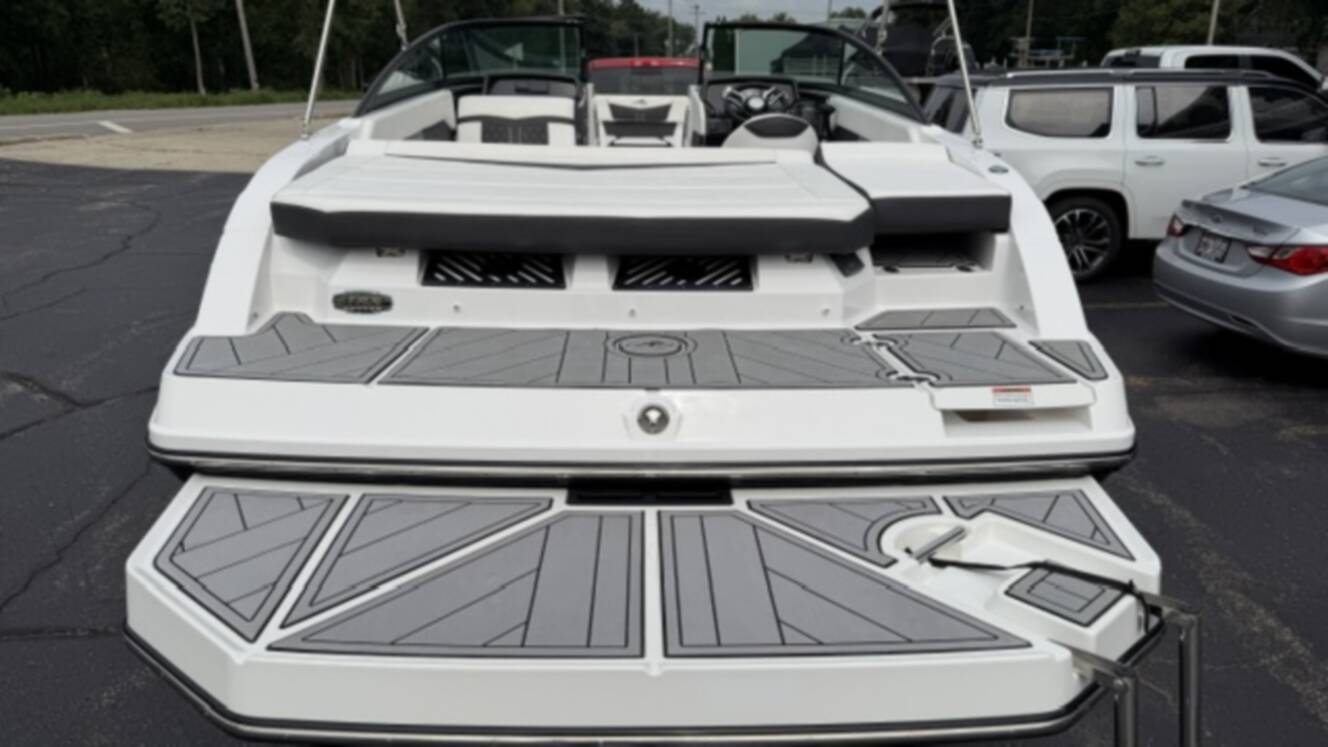 A photo of this 2023 Monterey M-22 Base