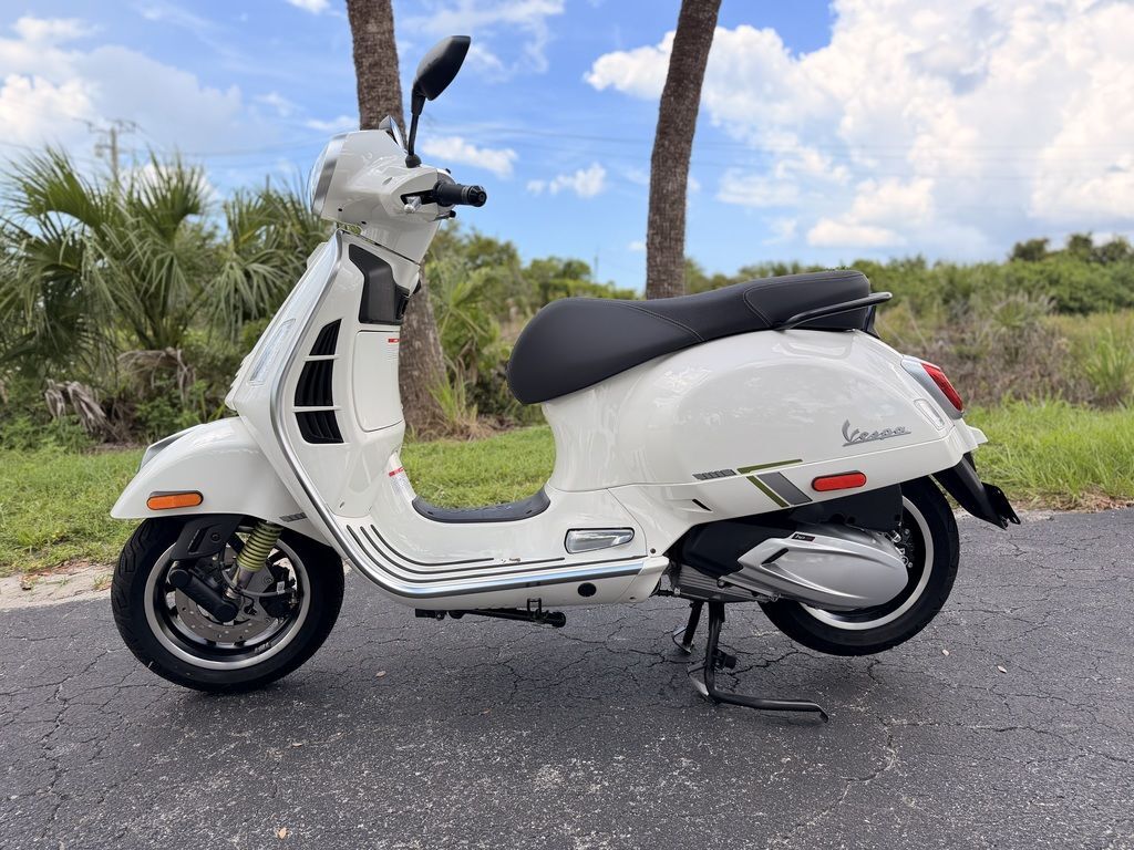 2027 Vespa GTS 310 Super 310 SUPER in Sarasota, FL