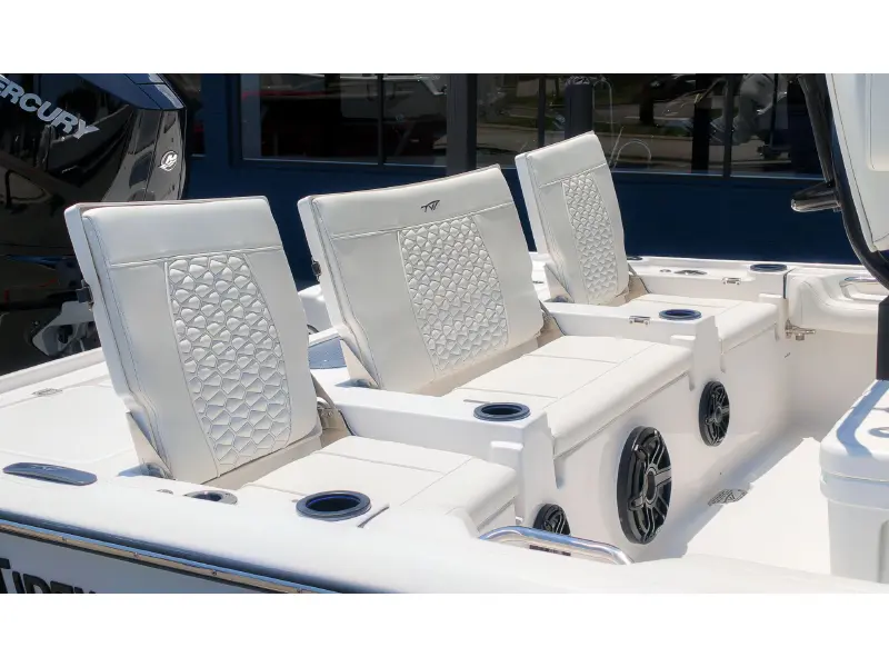 2027 Tidewater 2500 Carolina Bay