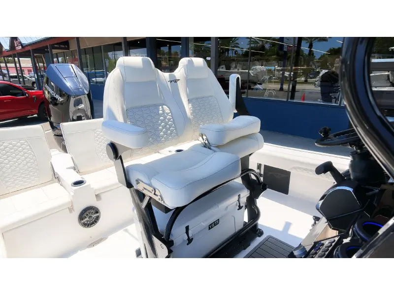 2027 Tidewater 2500 Carolina Bay