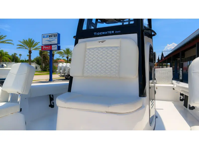 2027 Tidewater 2500 Carolina Bay