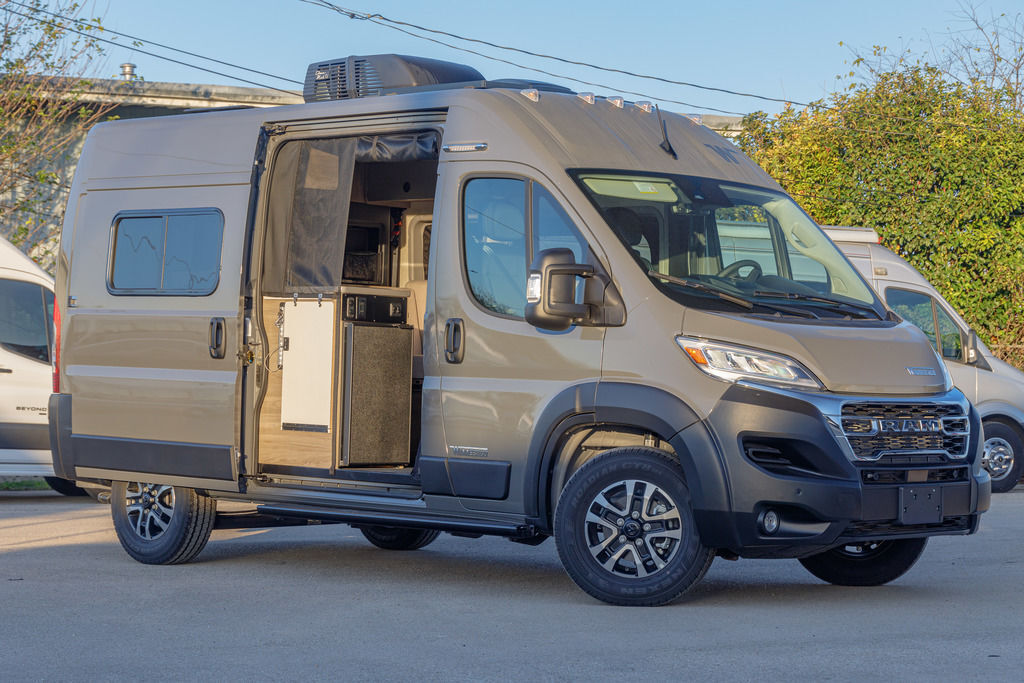 2025 Winnebago Solis Pocket 36B in seguin TX