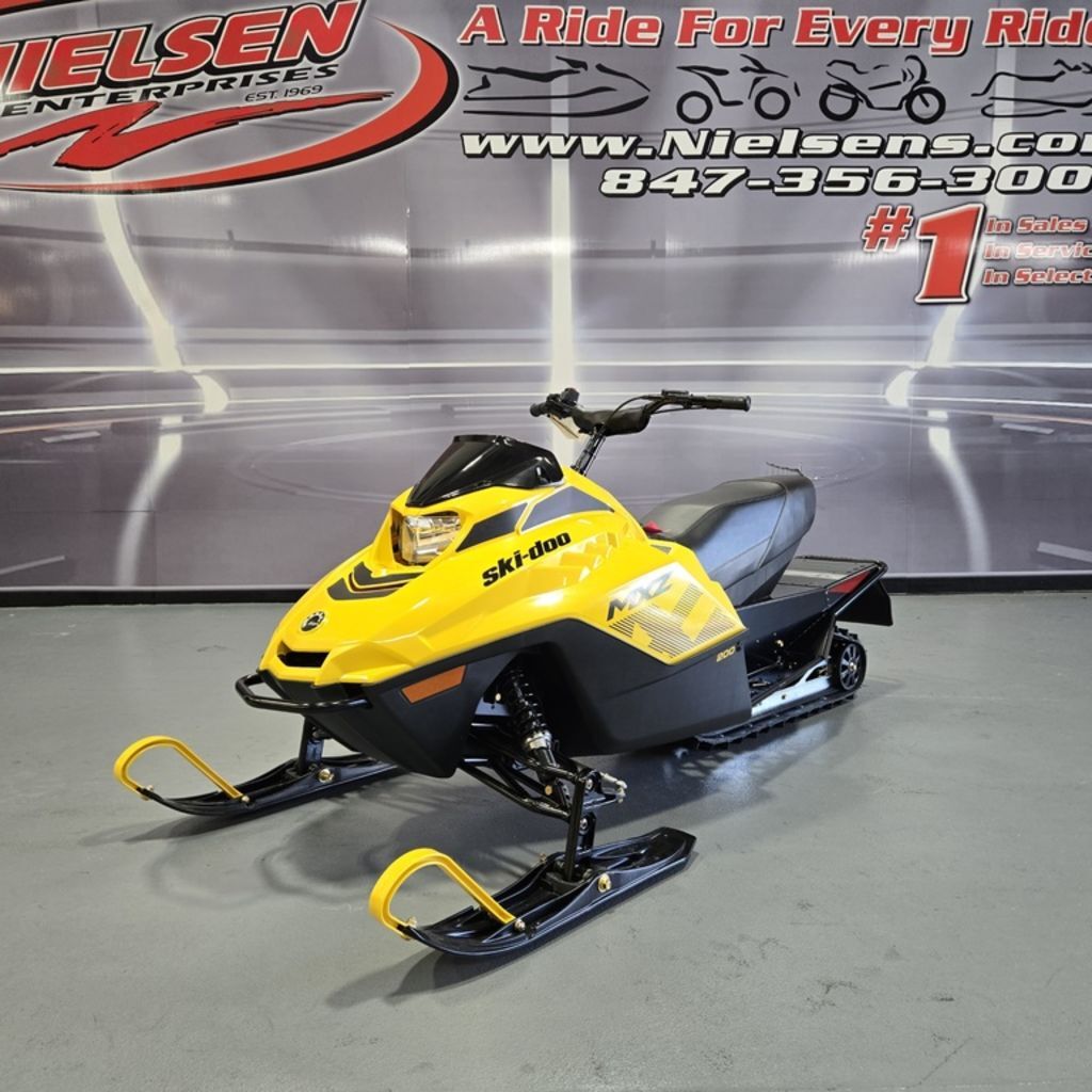2027 Ski-Doo MXZ 200 cc 93 ES S_Lev_Yllw in lake villa IL