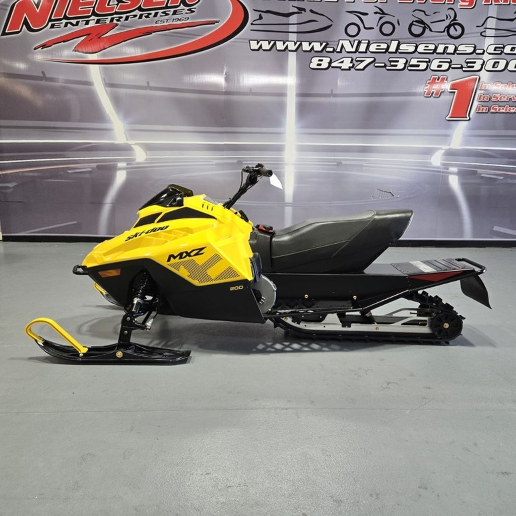 2027 Ski-Doo MXZ 200 cc 93 ES S_Lev_Yllw in lake villa IL